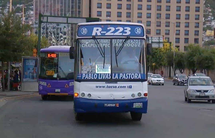 Reducen horarios del transporte público en Nuevo León