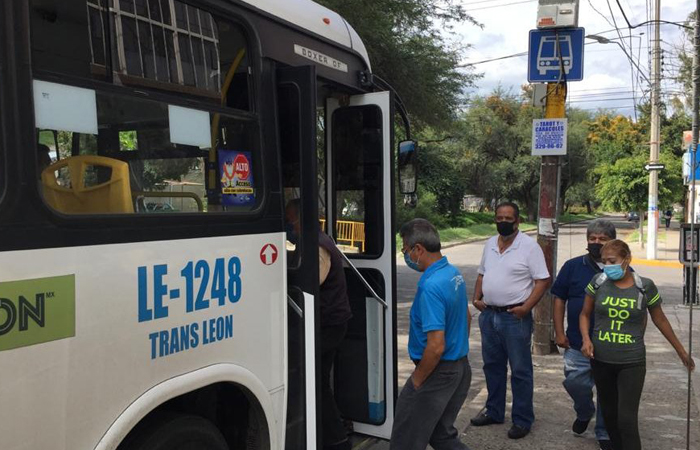 Por incumplir normas sanitarias, niegan transporte público a seis mil 83 usuarios en León