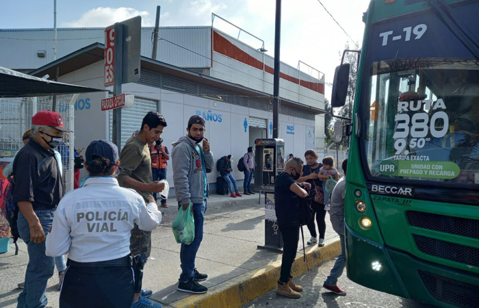 Implementan horario escalonado en empleos de Jalisco para evitar aglomeraciones en el transporte público.