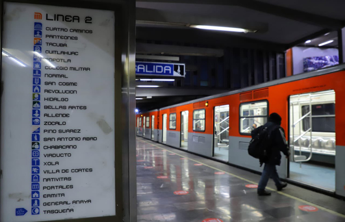 Línea 2 del Metro CDMX reanudó servicio este lunes con 10 trenes