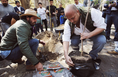 El Presidente Municipal da inicio a los trabajos de reforestación en el estacionamiento del Bosque Colomos y realiza un recorrido al interior del mismo