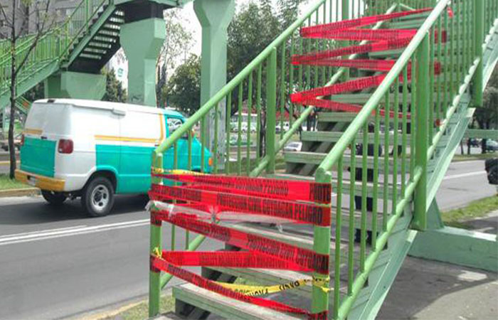 PUENTE PEATONAL