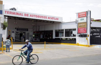 Acatlán de Osorio cancela entrada y salida de autobuses foraneos