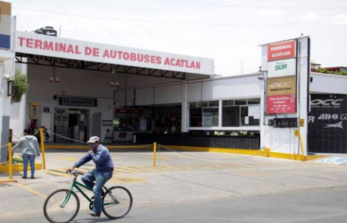 Acatlán de Osorio cancela entrada y salida de autobuses foraneos
