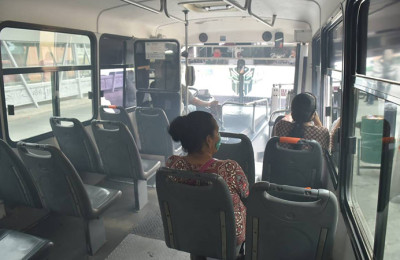 Evitan aglomeraciones en transporte público de Torreón