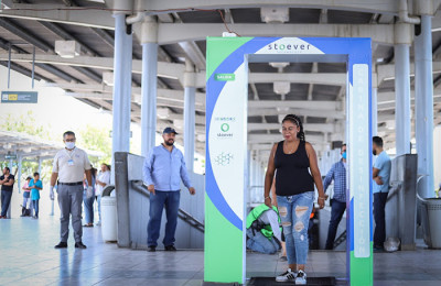 Instalan arco sanitario en central de transferencia de León