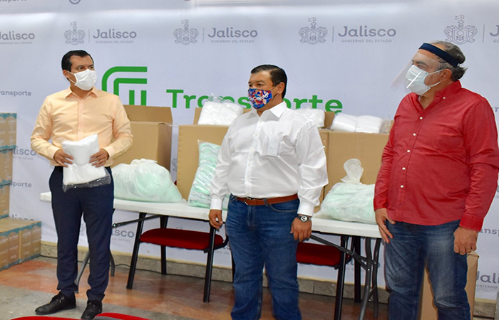 Transportistas y la CTM Jalisco donan 100 mil cubrebocas para usuarios