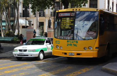 Yucatán restringe el uso de vehículos y supervisa transporte público