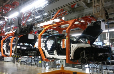 Industria automotriz pide reiniciar operaciones este miércoles