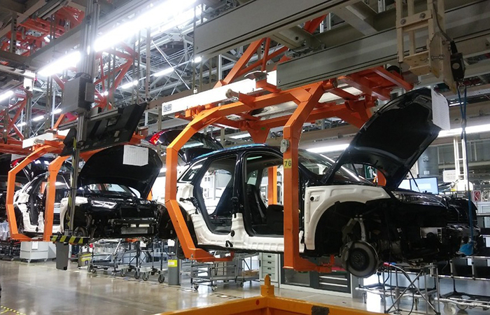 Industria automotriz pide reiniciar operaciones este miércoles