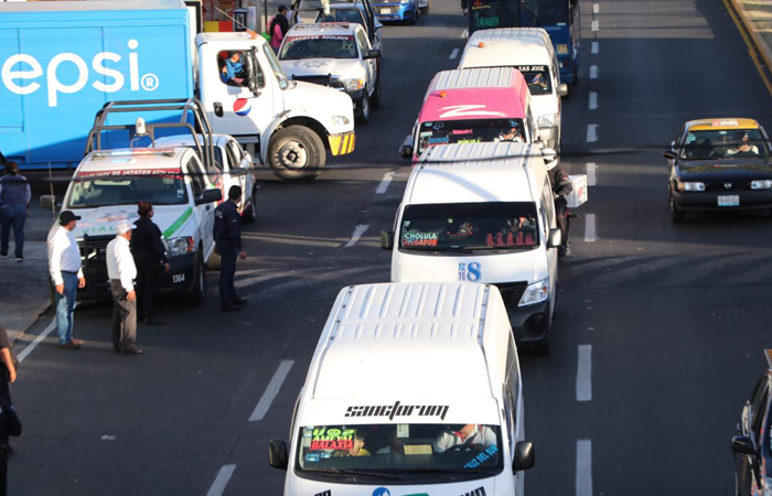 En puebla regulan a operadores de transporte público