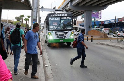 Piden cambio de estrategia en restricción de transporte en Durango