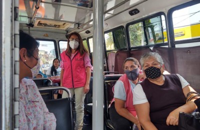 Policía de Género ofrece pláticas a usuarios del transporte público en EdoMéx