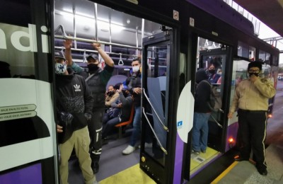 Piden senadores restringir transporte público por ser foco de contagio