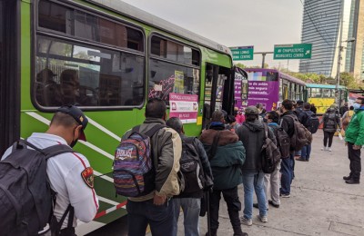 Aperciben a seis rutas de transporte público por realizar bases irregulares en CDMX