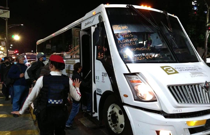 El semáforo rojo no disminuyó la movilidad de los capitalinos