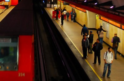 En transporte público usuarios respiran 3.15 litros de aire que estuvo en sus compañeros de viaje