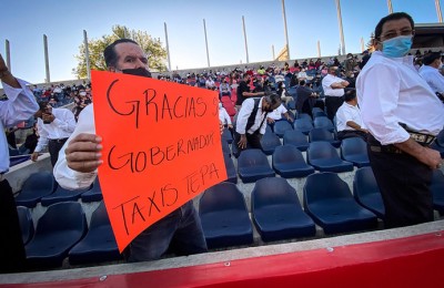 Entregan permisos a taxistas con más de 20 años de incertidumbre laboral en Tepatitlán