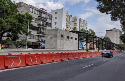 En puerta tres líneas del Metrobús en la Ciudad de México