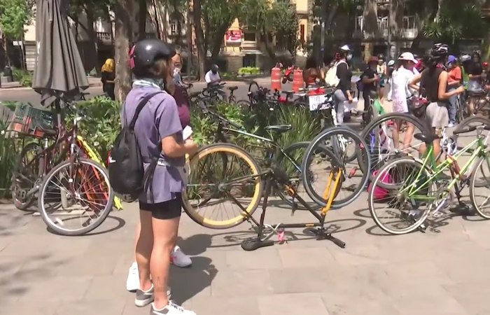 Mujeres realizan rodada en CdMx; exigen seguridad vial