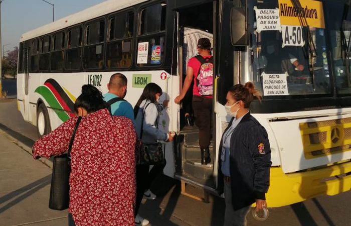 Van 13 mil usuarios a los que se les niega acceso al transporte en León