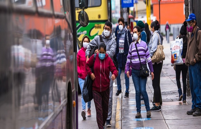 Mujeres en transporte público