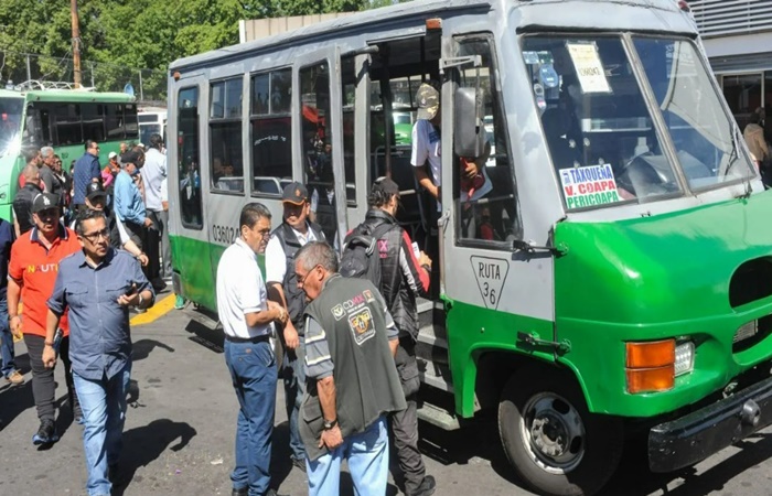 adultos mayores transporte público