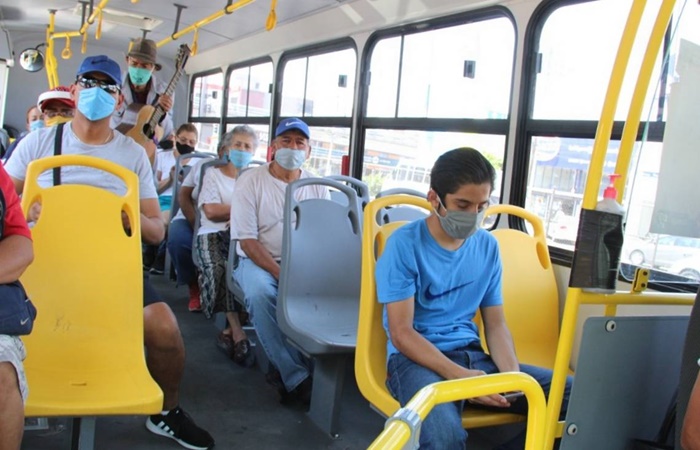 Cubrebocas en transporte público
