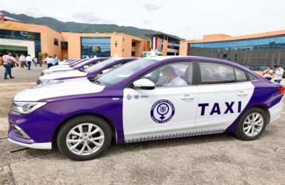 Taxi morado