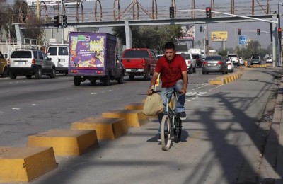 ciclistas y autos tijuana