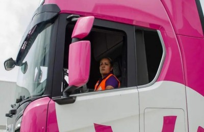 Mujeres conduciendo el cambio