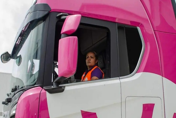 Mujeres conduciendo el cambio