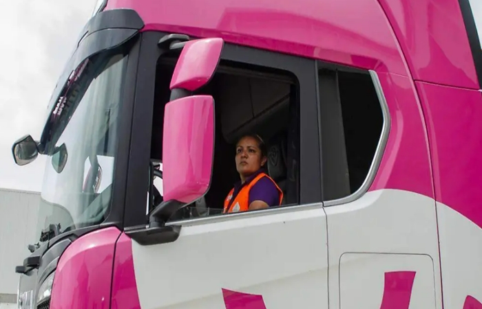 Mujeres conduciendo el cambio